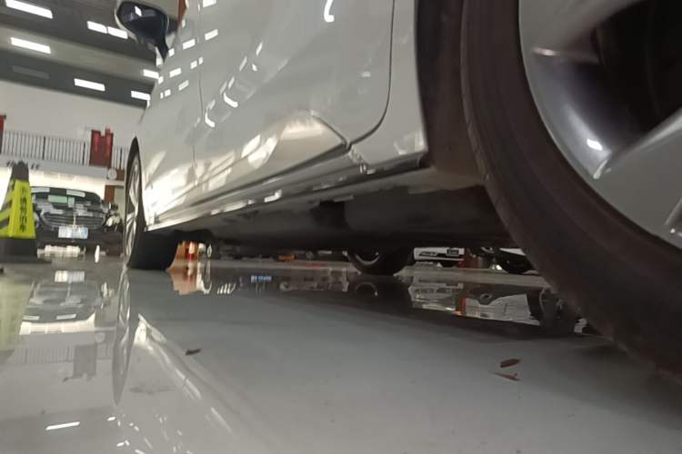 Used Toyota SIENNA 2023 2.5L Hybrid Deluxe Edition Left Side Sill