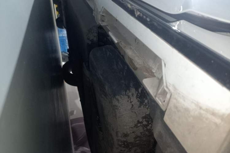 Used Toyota SIENNA 2023 2.5L Hybrid Deluxe Edition Left Side Sill