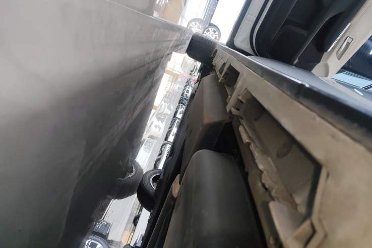 Used Toyota SIENNA 2023 2.5L Hybrid Luxury Edition Left Side Sill