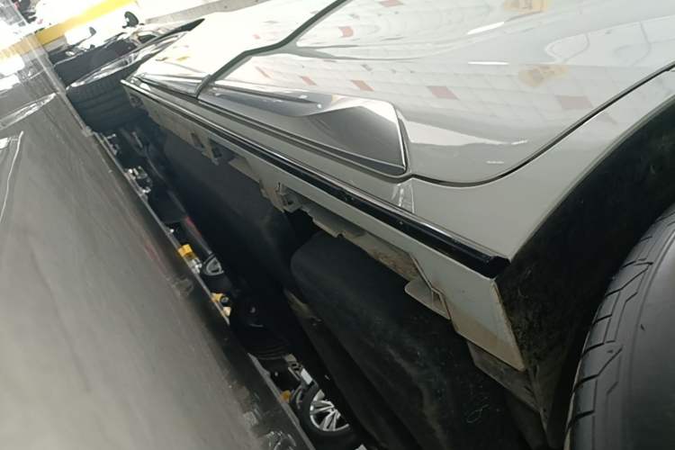 Used Toyota SIENNA 2023 2.5L Hybrid Platinum Edition Left Side Sill