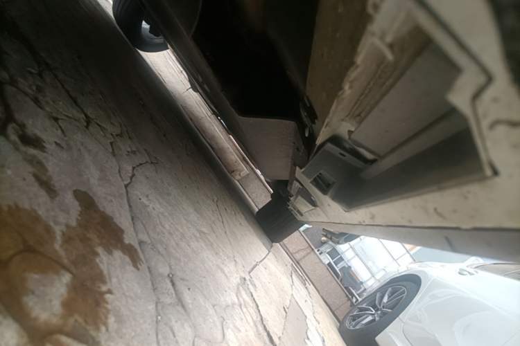Used Toyota SIENNA 2023 2.5L Hybrid Deluxe Edition Left Side Sill