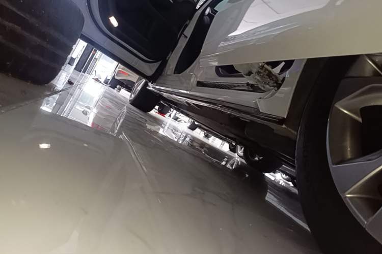 Used Toyota SIENNA 2023 2.5L Hybrid Deluxe Edition Left Side Sill