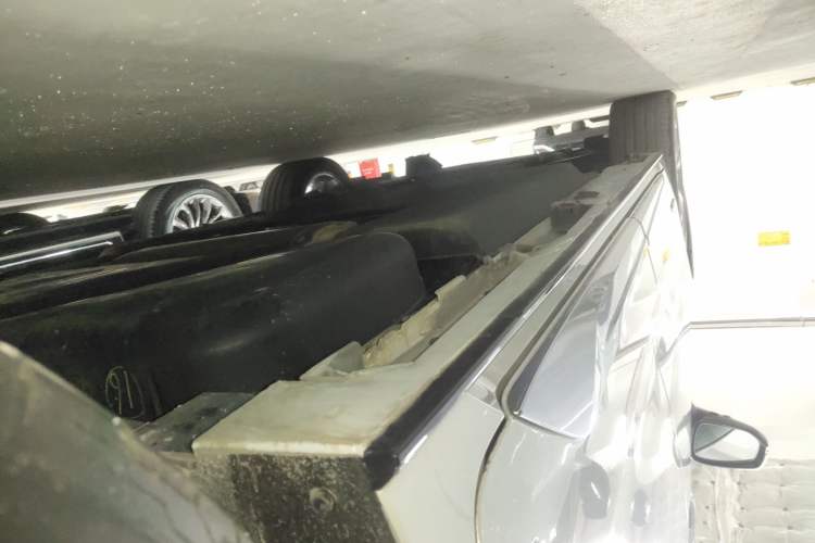 Used Toyota SIENNA 2023 2.5L Hybrid Platinum Edition Left Side Sill