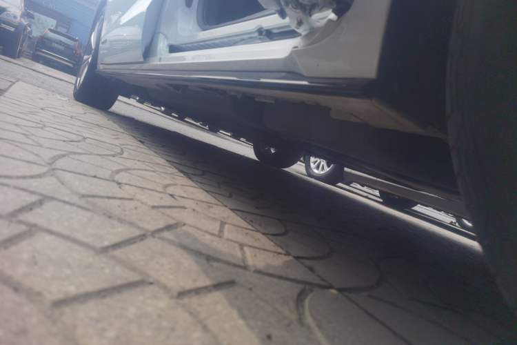 Used Toyota SIENNA 2023 2.5L Hybrid Deluxe Edition Left Side Sill