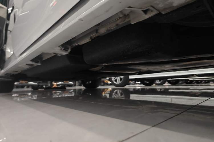 Used Toyota SIENNA 2023 2.5L Hybrid Comfort Edition Left Side Sill
