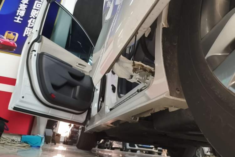 Used Toyota SIENNA 2023 2.5L Hybrid Comfort Edition Left Side Sill
