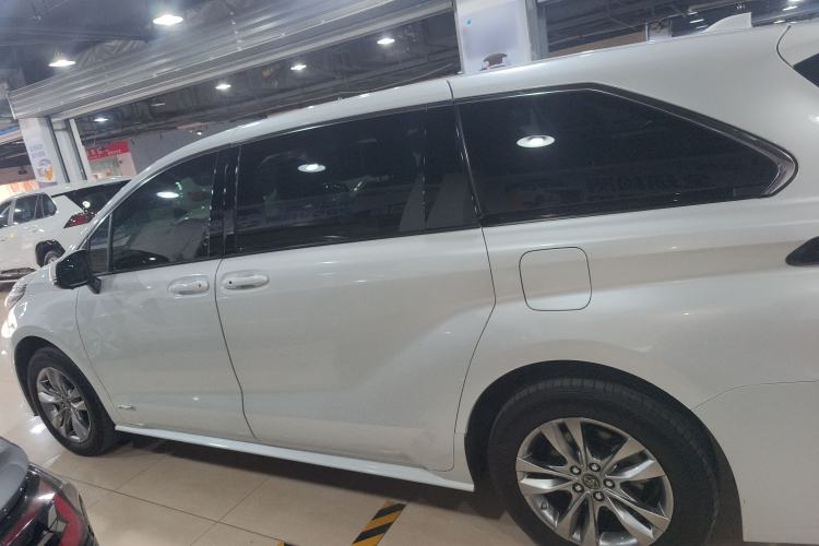 Used Toyota SIENNA 2023 2.5L Hybrid Comfort Edition Left Side