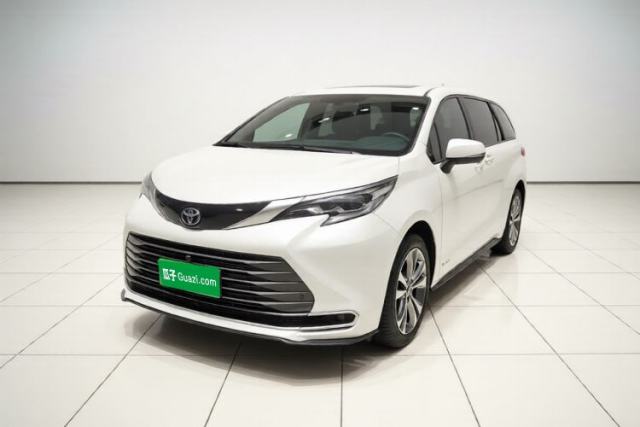 Używany Toyota SIENNA 2023 2.5L Hybrid Deluxe Edition