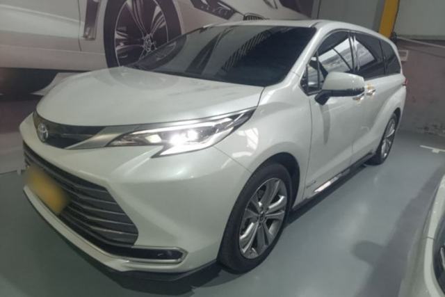 Used Toyota SIENNA 2023 2.5L Hybrid Deluxe Edition
