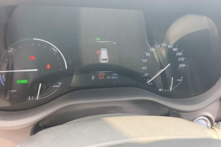 Used Toyota SIENNA 2023 2.5L Hybrid Deluxe Edition Odometer Close Up