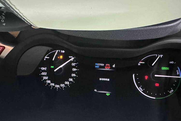 Used Toyota SIENNA 2023 2.5L Hybrid Comfort Edition Odometer Close Up