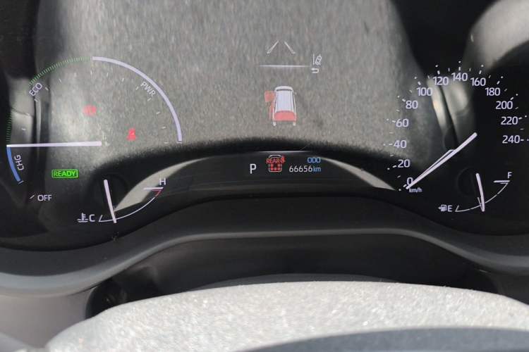 Used Toyota SIENNA 2023 2.5L Hybrid Comfort Edition Odometer Close Up