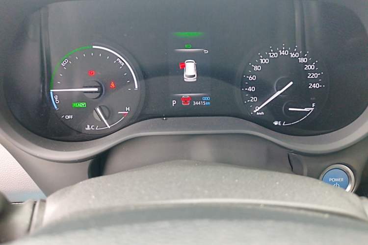 Used Toyota SIENNA 2023 2.5L Hybrid Deluxe Edition Odometer Close Up