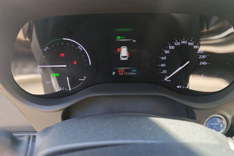 Used Toyota SIENNA 2023 2.5L Hybrid Deluxe Edition Odometer Close Up