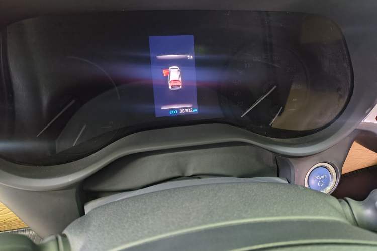 Used Toyota SIENNA 2023 2.5L Hybrid Comfort Edition Odometer Close Up