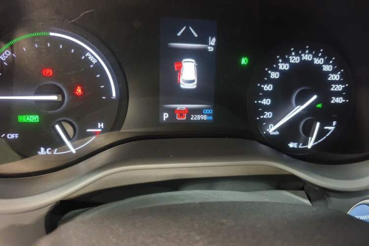 Used Toyota SIENNA 2023 2.5L Hybrid Deluxe Edition Odometer Close Up