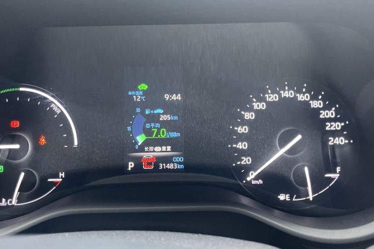 Used Toyota SIENNA 2023 2.5L Hybrid Deluxe Edition Odometer Close Up