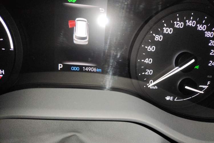 Used Toyota SIENNA 2023 2.5L Hybrid Comfort Edition Odometer Close Up