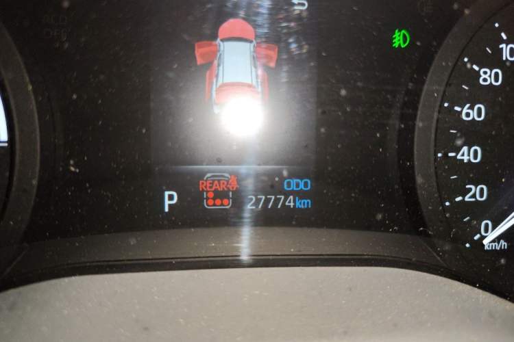 Used Toyota SIENNA 2023 2.5L Hybrid Deluxe Edition Odometer Close Up