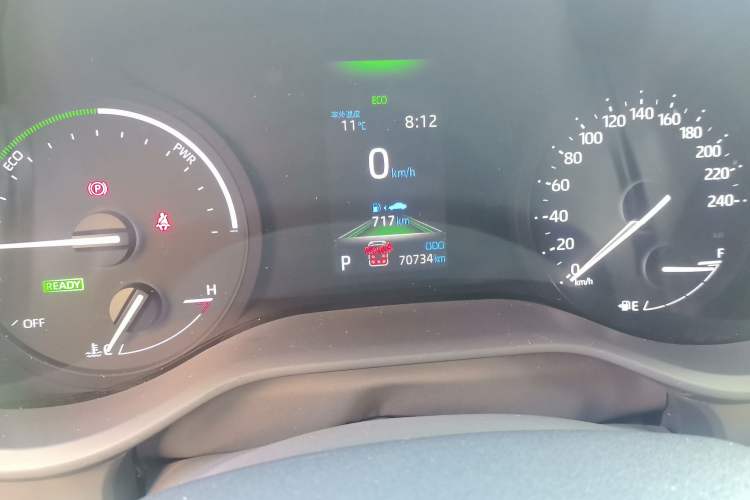 Used Toyota SIENNA 2023 2.5L Hybrid Comfort Edition Odometer Close Up