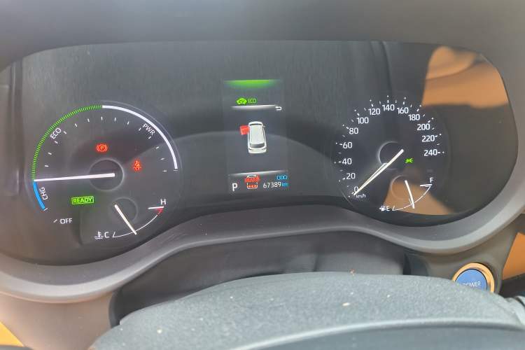 Used Toyota SIENNA 2023 2.5L Hybrid Comfort Edition Odometer Close Up