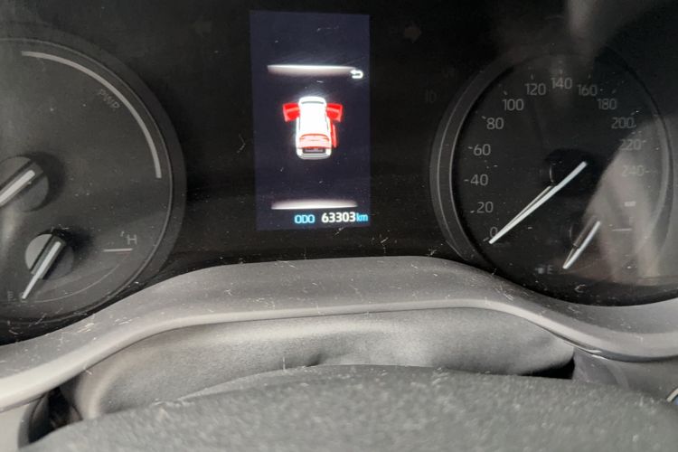 Used Toyota SIENNA 2023 2.5L Hybrid Luxury Edition Odometer Close Up