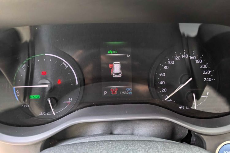 Used Toyota SIENNA 2023 2.5L Hybrid Comfort Edition Odometer Close Up