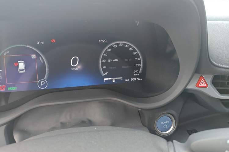 Used Toyota SIENNA 2023 2.5L Hybrid Platinum Edition Odometer Close Up