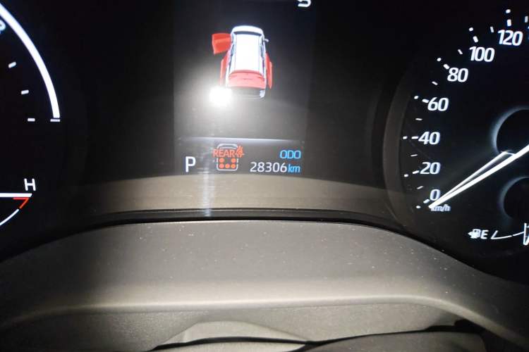Used Toyota SIENNA 2023 2.5L Hybrid Comfort Edition Odometer Close Up