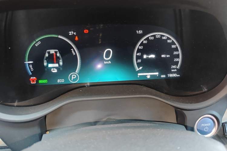 Used Toyota SIENNA 2023 2.5L Hybrid Ultimate Edition Odometer Close Up