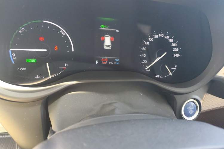 Used Toyota SIENNA 2023 2.5L Hybrid Comfort Edition Odometer Close Up