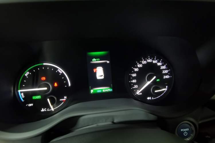 Used Toyota SIENNA 2023 2.5L Hybrid Deluxe Edition Odometer Close Up