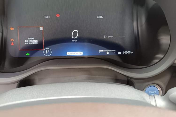 Used Toyota SIENNA 2023 2.5L Hybrid Platinum Edition Odometer Close Up