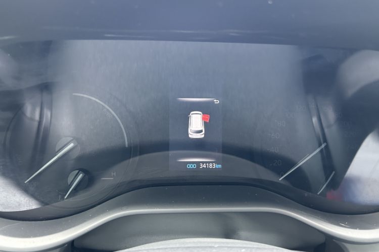 Used Toyota SIENNA 2023 2.5L Hybrid Luxury Edition Odometer Close Up