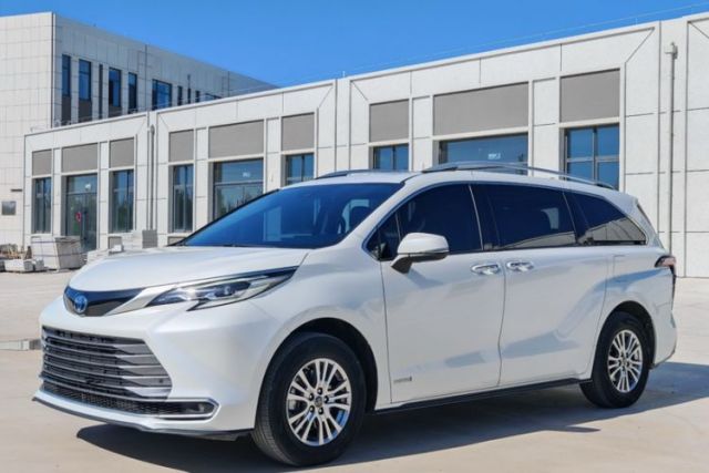 Used Toyota SIENNA 2023 2.5L Hybrid Luxury Edition