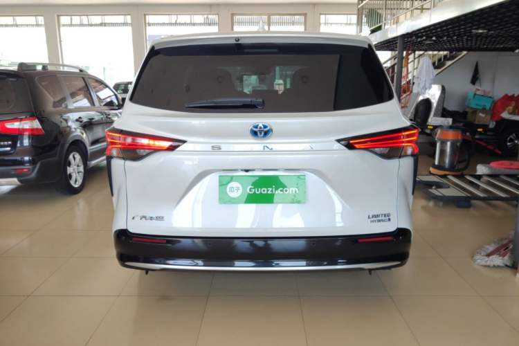 Used Toyota SIENNA 2023 2.5L Hybrid Deluxe Edition Rear