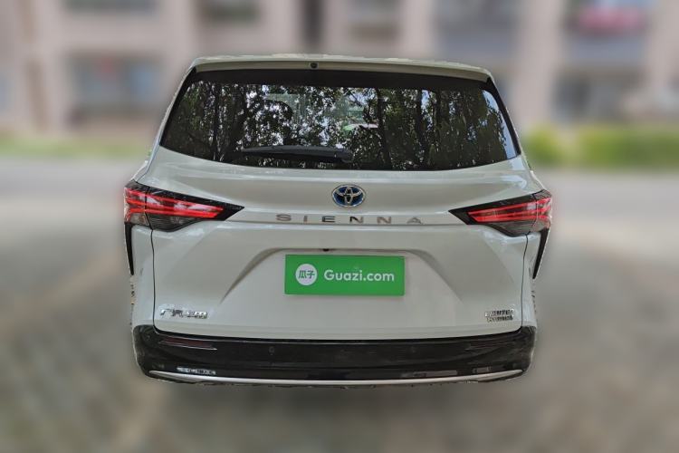 Used Toyota SIENNA 2023 2.5L Hybrid Deluxe Edition Rear