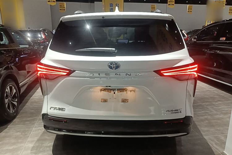 Used Toyota SIENNA 2023 2.5L Hybrid Platinum Edition Rear