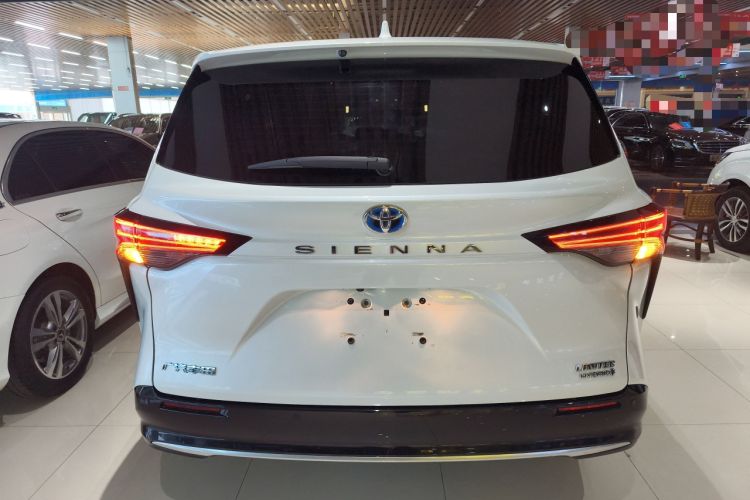 Used Toyota SIENNA 2023 2.5L Hybrid Deluxe Edition Rear