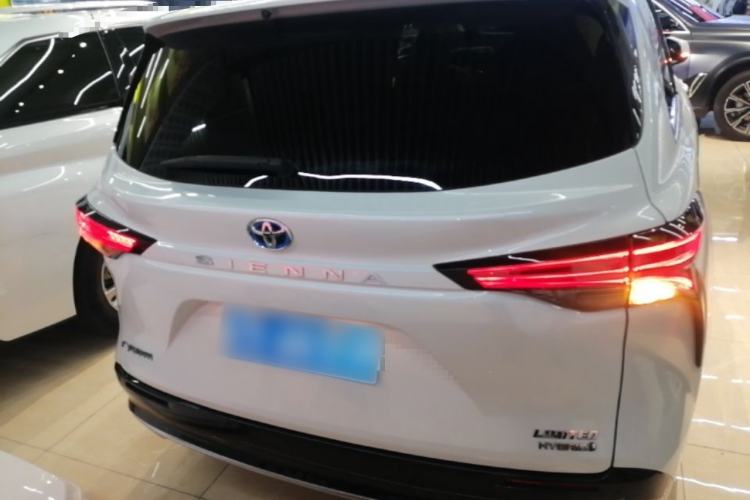 Used Toyota SIENNA 2023 2.5L Hybrid Deluxe Edition Rear