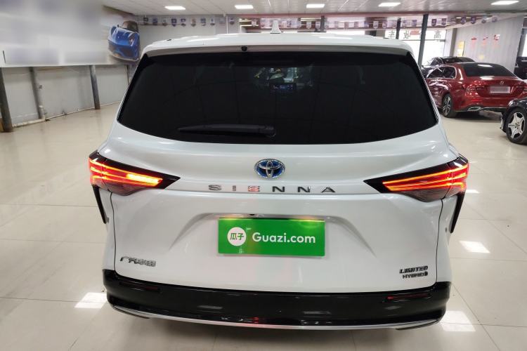 Used Toyota SIENNA 2023 2.5L Hybrid Deluxe Edition Rear