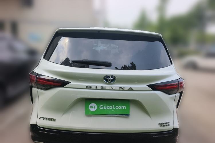 Used Toyota SIENNA 2023 2.5L Hybrid Deluxe Edition Rear