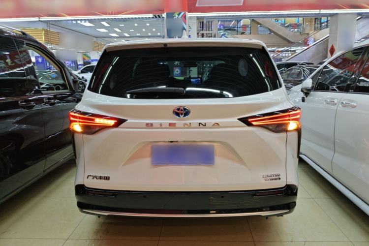 Used Toyota SIENNA 2023 2.5L Hybrid Deluxe Edition Rear