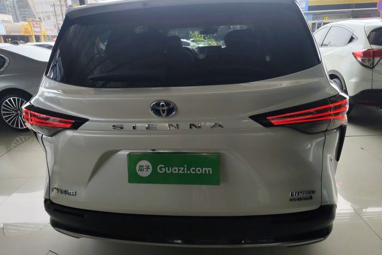 Used Toyota SIENNA 2023 2.5L Hybrid Deluxe Edition Rear
