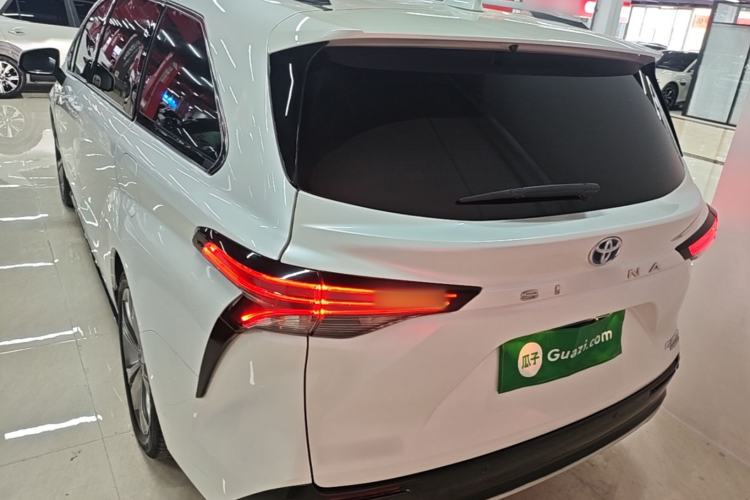 Used Toyota SIENNA 2023 2.5L Hybrid Platinum Edition Rear