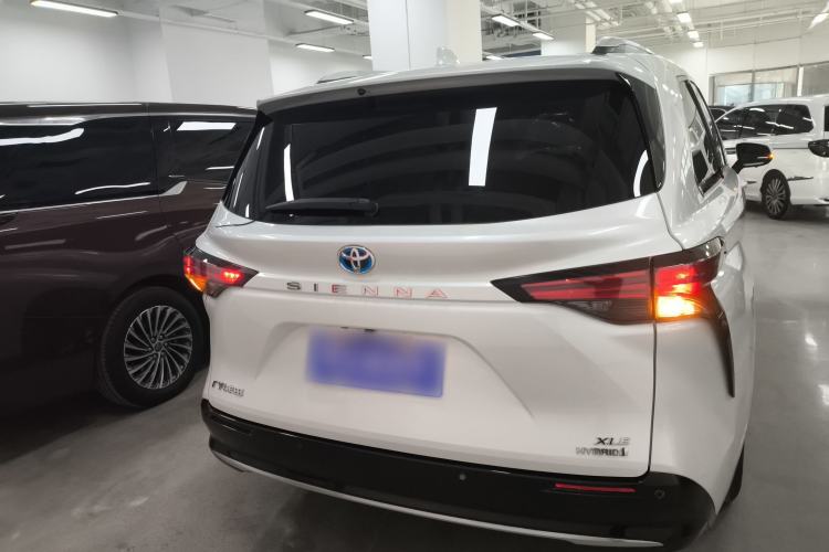 Used Toyota SIENNA 2023 2.5L Hybrid Luxury Edition Rear