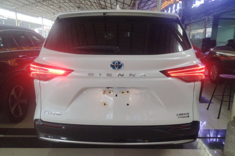 Used Toyota SIENNA 2023 2.5L Hybrid Deluxe Edition Rear