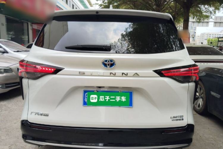 Used Toyota SIENNA 2023 2.5L Hybrid Deluxe Edition Rear