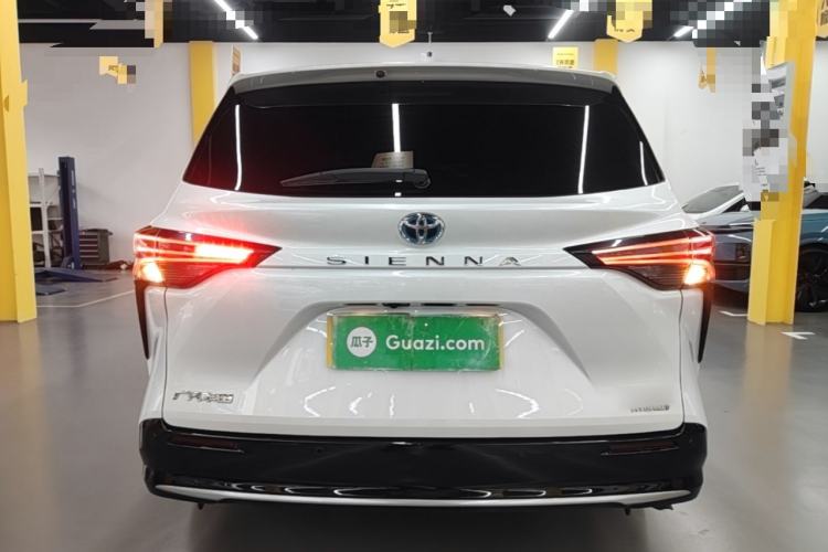 Used Toyota SIENNA 2023 2.5L Hybrid Deluxe Edition Rear