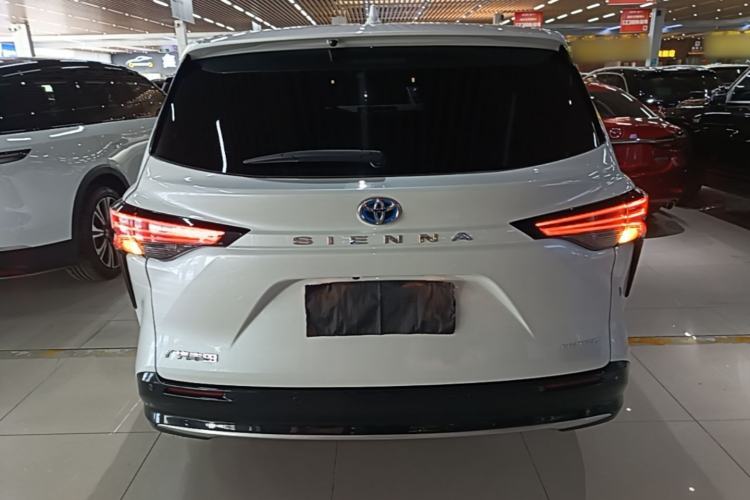 Used Toyota SIENNA 2023 2.5L Hybrid Deluxe Edition Rear